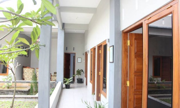 Balik Jembatan: Kost Griya Putri, Tempat Menginap yang Tersembunyi di Kalisabuk
